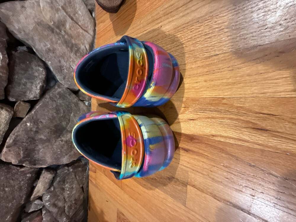 Crocs Unisex Bistro Tie Dye Graphic Slip-Resistant Work Clogs - Picture 4 of 9